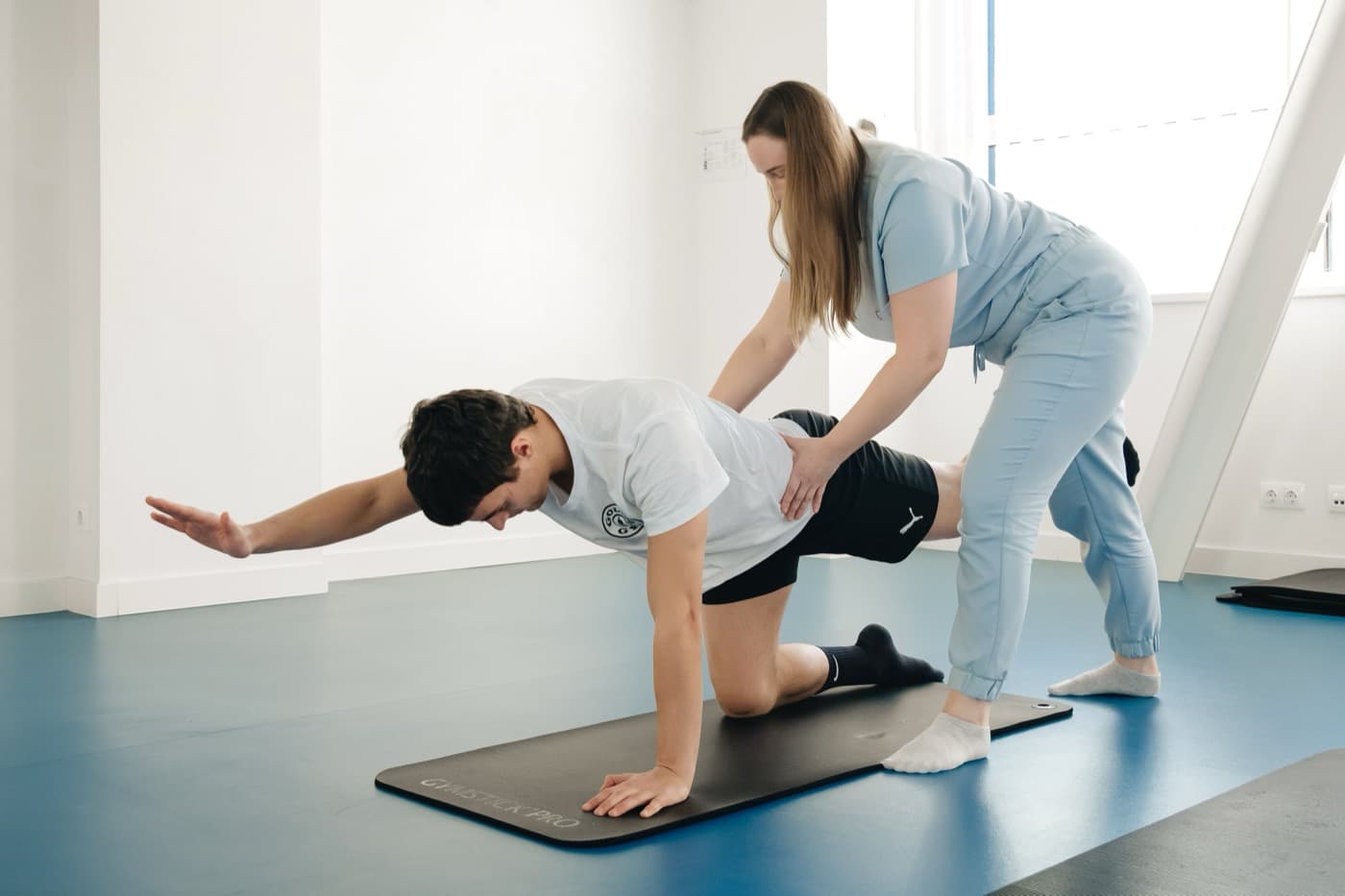 Sesión de readaptación deportiva en Fisio Infinity